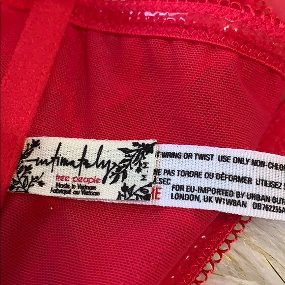 NWT FREE PEOPLE Raspberry Bandeau Bra - Picture 4 of 6